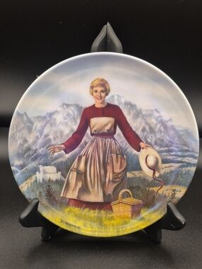 Knowles White Collector Plate "The Sound of Music" Backstamp Display